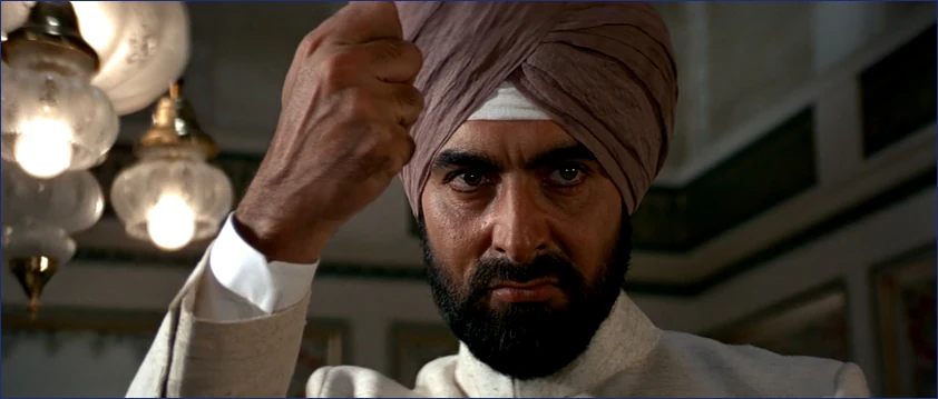 사기 도박을 깨뜨리자 헨치맨이 도구를 손으로 으깸