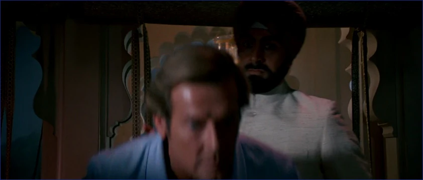 헨치맨에게 맞고 기절하는 제임스 본드